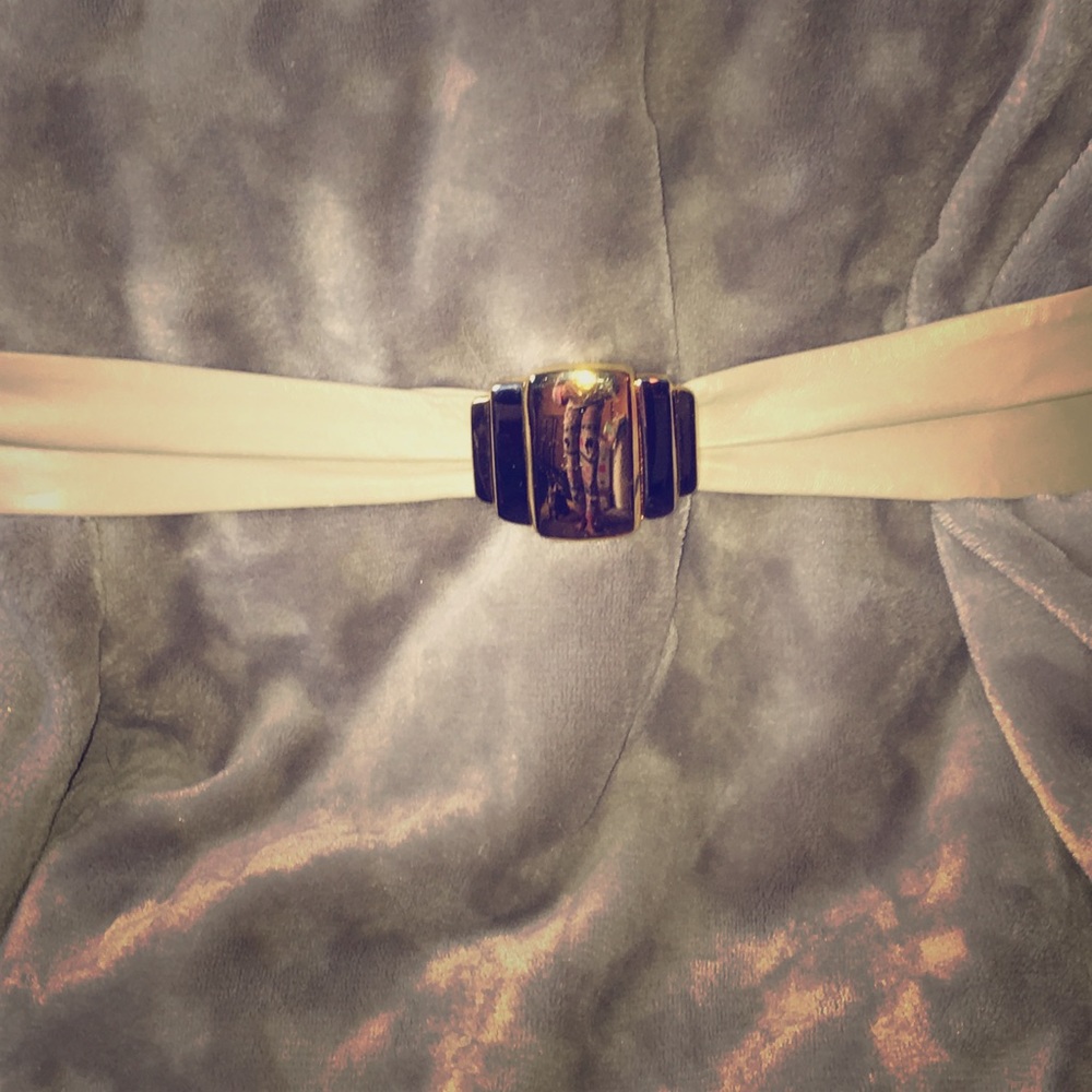 Beige Liz Claiborne Leather belt gold & silver